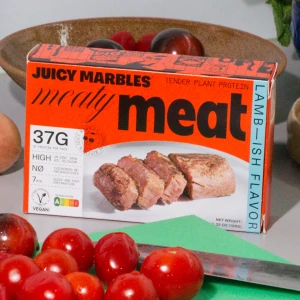 PRZEDSPRZEDAŻ - Wegańskie Mięsiste Mięso (jak jagnięcina) 180g Juicy Marbles - DOSTAWA OK. 07.08.2026